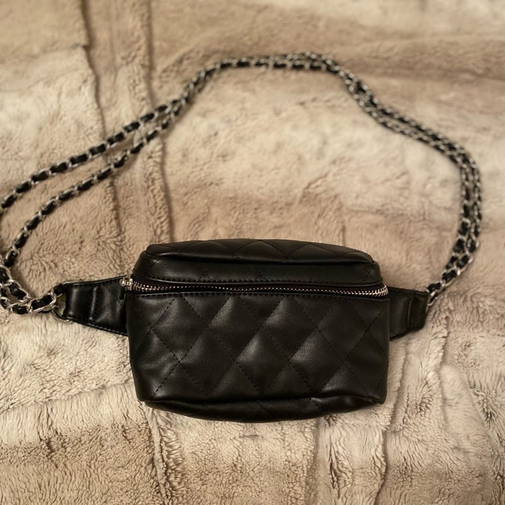 Forever 21, Black Fanny pack. Worn once. In perfect condition. - Picture 2 of 2